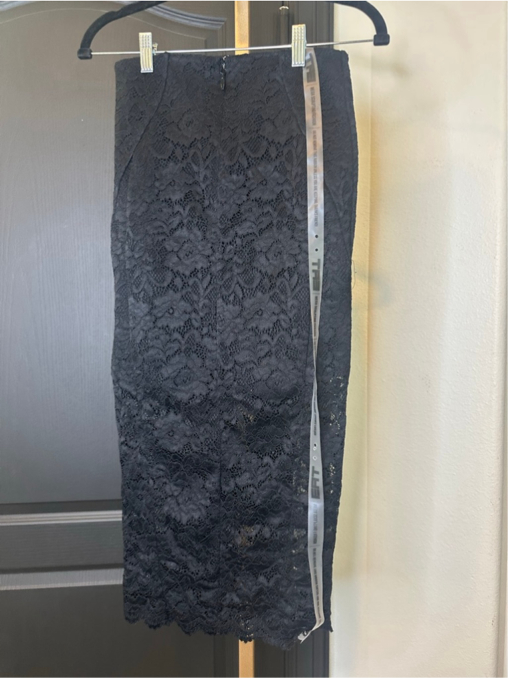 TA3| Seamed Pencil Skirt| Lace Black| XS | NWT| $188 retail| - Picture 3 of 7